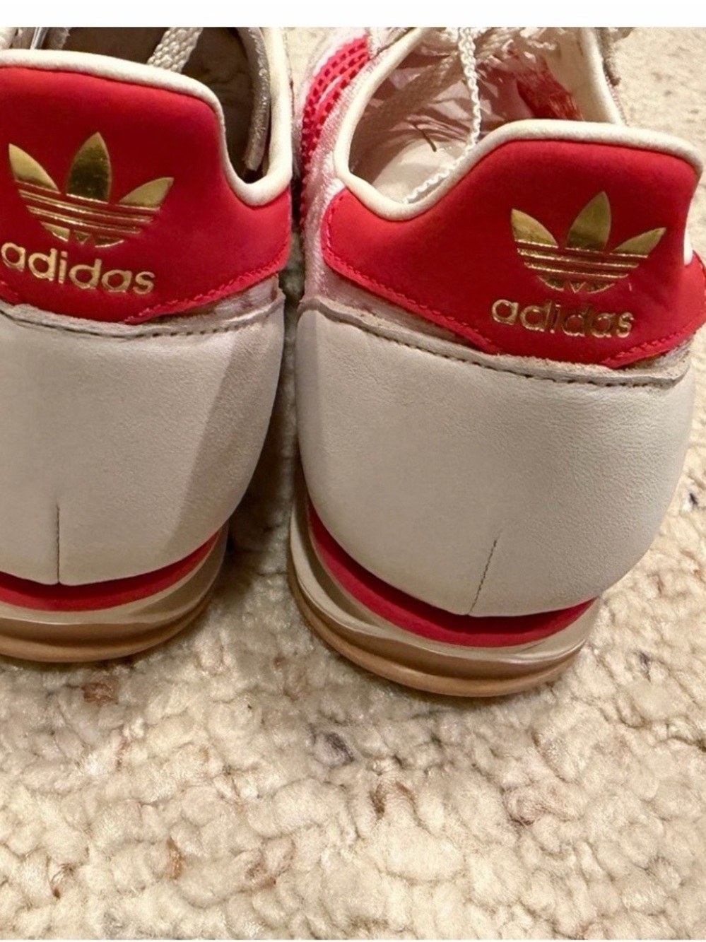 adidas Ladies Size 9 in Cream with Red Accents - Picture 4 of 11